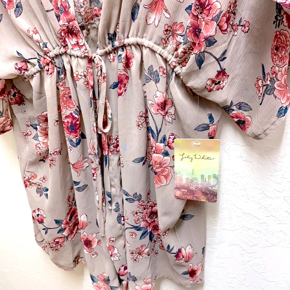 Lily White NWT Mauve Floral Kimono Size L - Picture 9 of 11